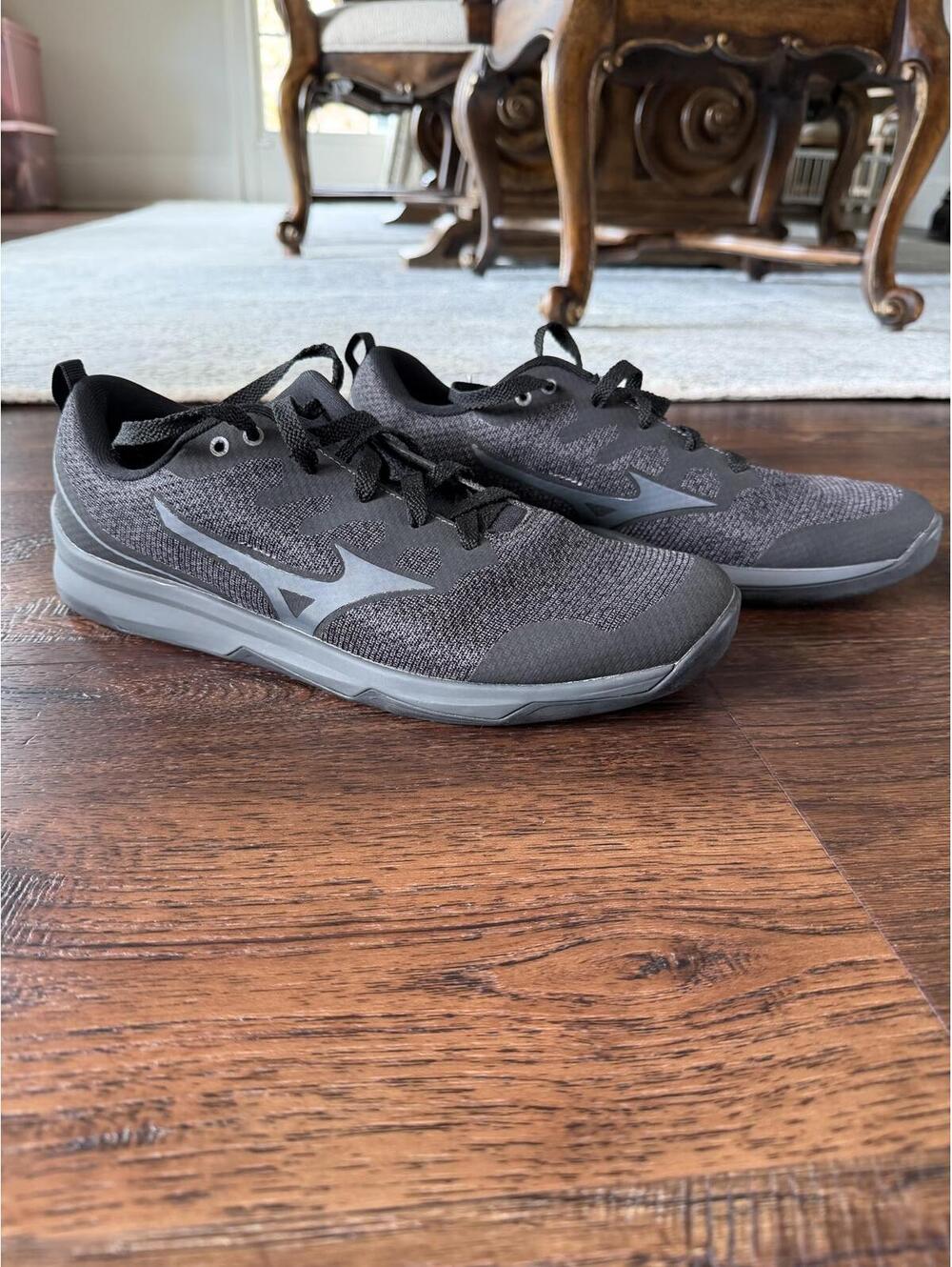 Mizuno| Men's Black TC-02 Sneakers | Size 11.5 | 1112